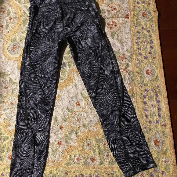 Lululemon leggings - Picture 2 of 5
